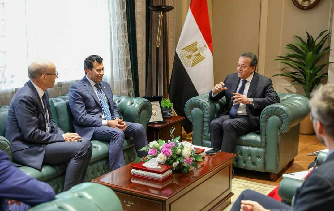 وزير الصحة يجتمع مع وزير الشباب والرياضة ورئيس الاتحاد الدولي للرياضات الجامعية