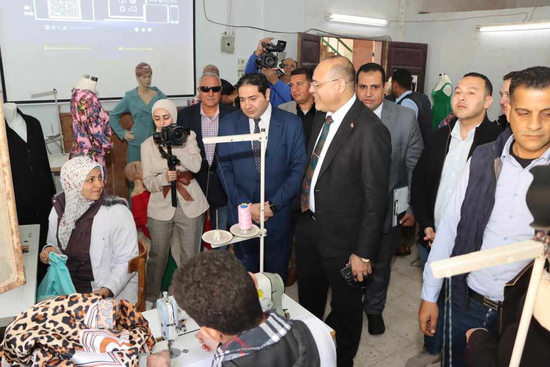 وزير العمل يتفقد أعمال تطوير مركز التدريب المهني ومصنع مجموعة العربي ببني سويف