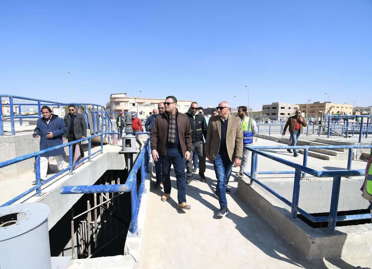 وزير الإسكان يتفقد مشروع إسكان روضة العبور ومحطة مياه الشرب