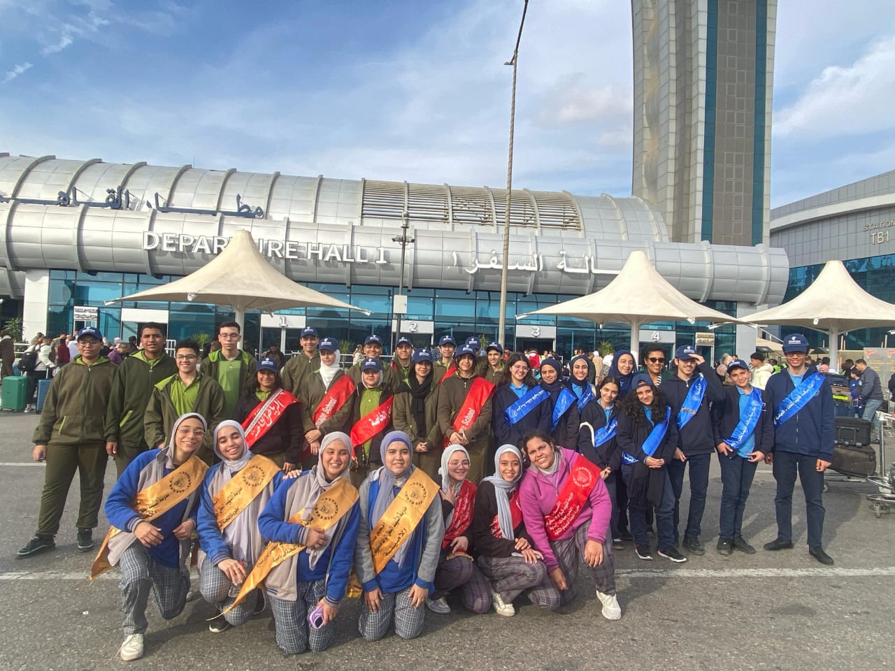 الميناء تنظم جولة تثقيفية للطلبة الفائقين بمطار القاهرة الدولي