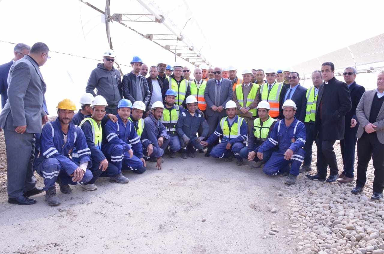 وزير الكهرباء يتفقد محطة الكريمات الشمسية الحرارية