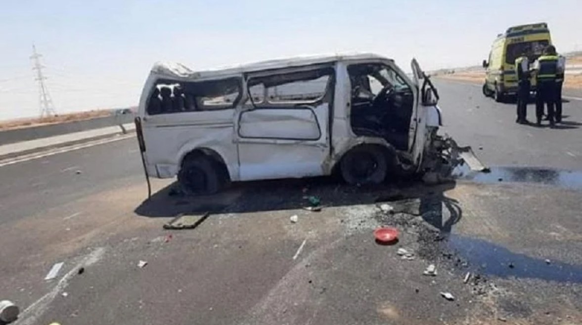 وفاة شخصين وإصابة 11 في حادث انقلاب ميكروباص بصحراوي المنيا