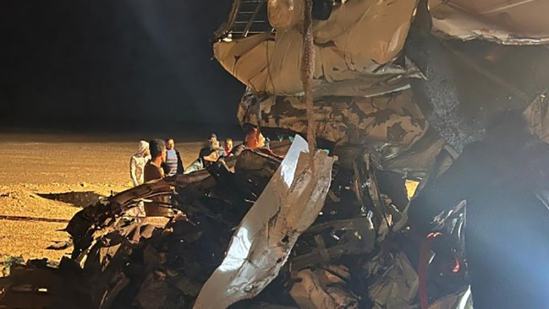 مصرع 13 شخصا وإصابة آخرين في تصادم بطريق أسيوط الغنايم الغربي