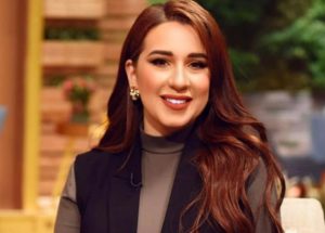 بعد إعلانها الارتباط.. من هو خطيب أسما شريف منير؟