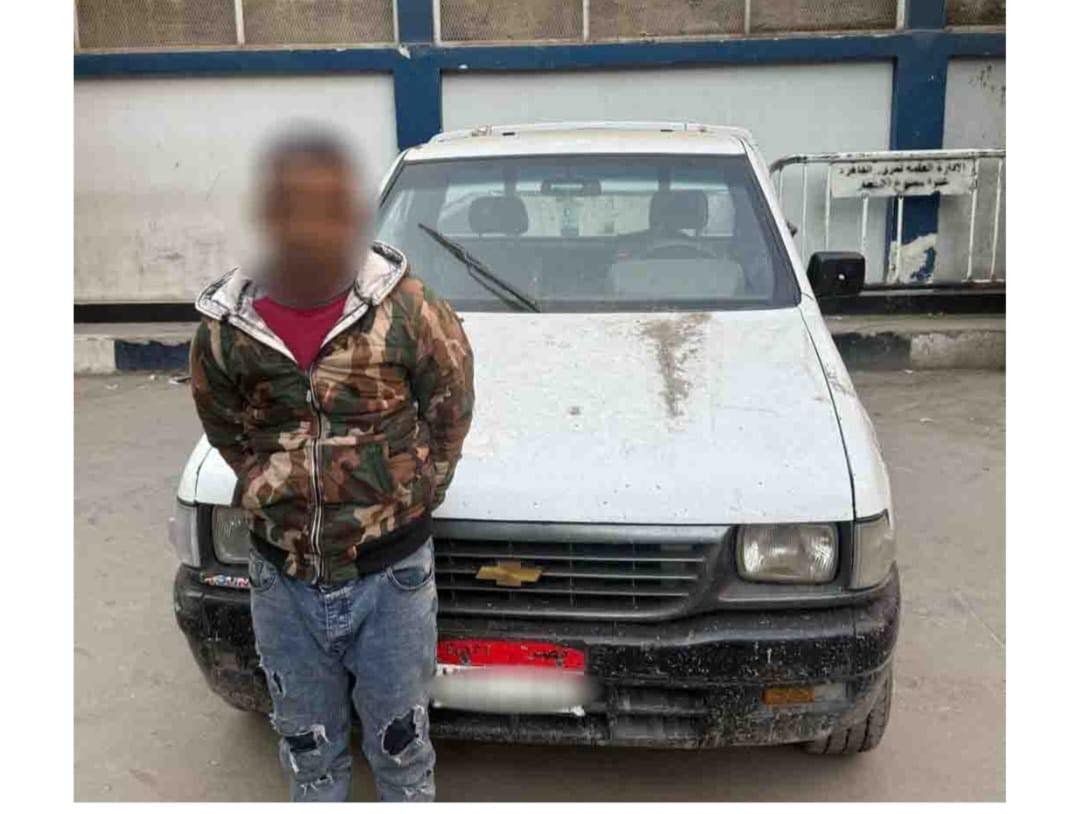 بائع يتحرش بسيدة أجنبية أثناء ألتقاط صوره معها فى وسط البلد