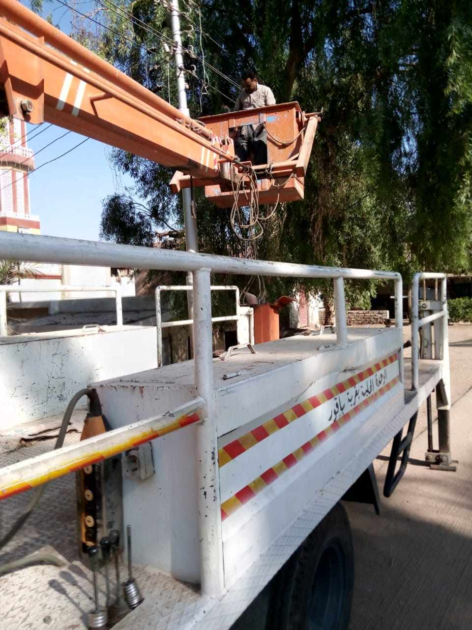 رئيس مركز ومدينة ساحل سليم يتابع حملة لإزالة الإعلانات المخالفة بأسيوط