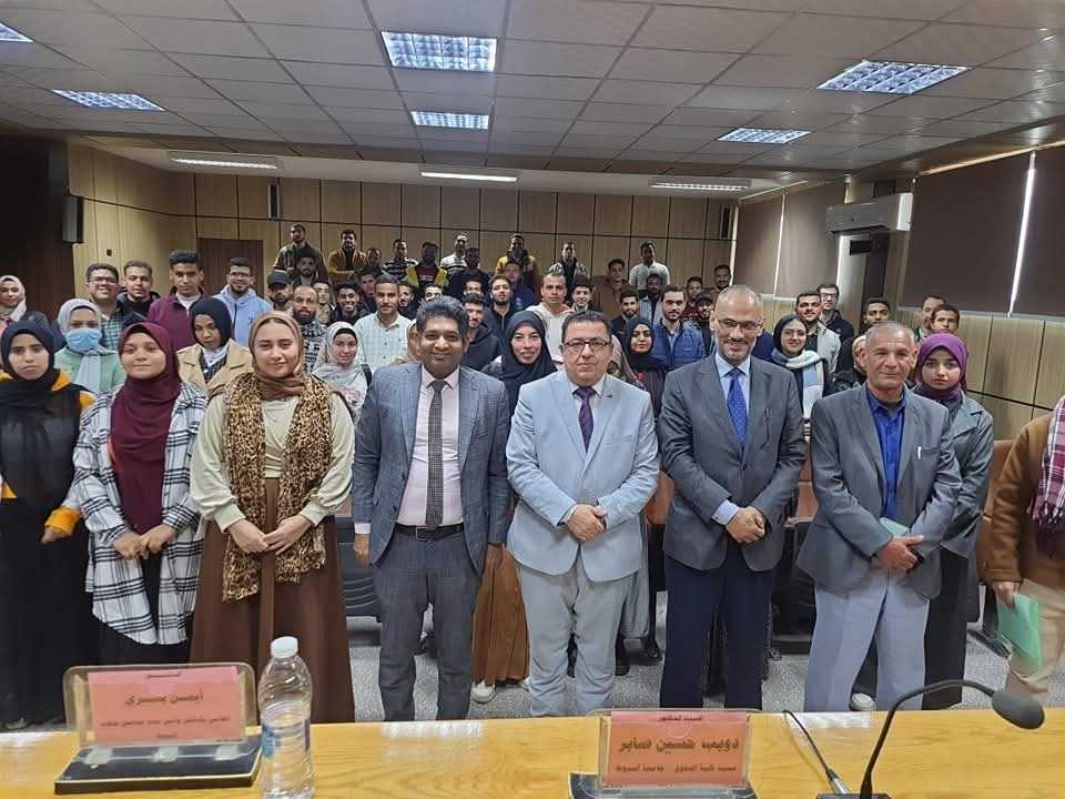 اختتام دورة تدريبية حول “صياغة العقود وصحف الدعاوي” بكلية حقوق أسيوط