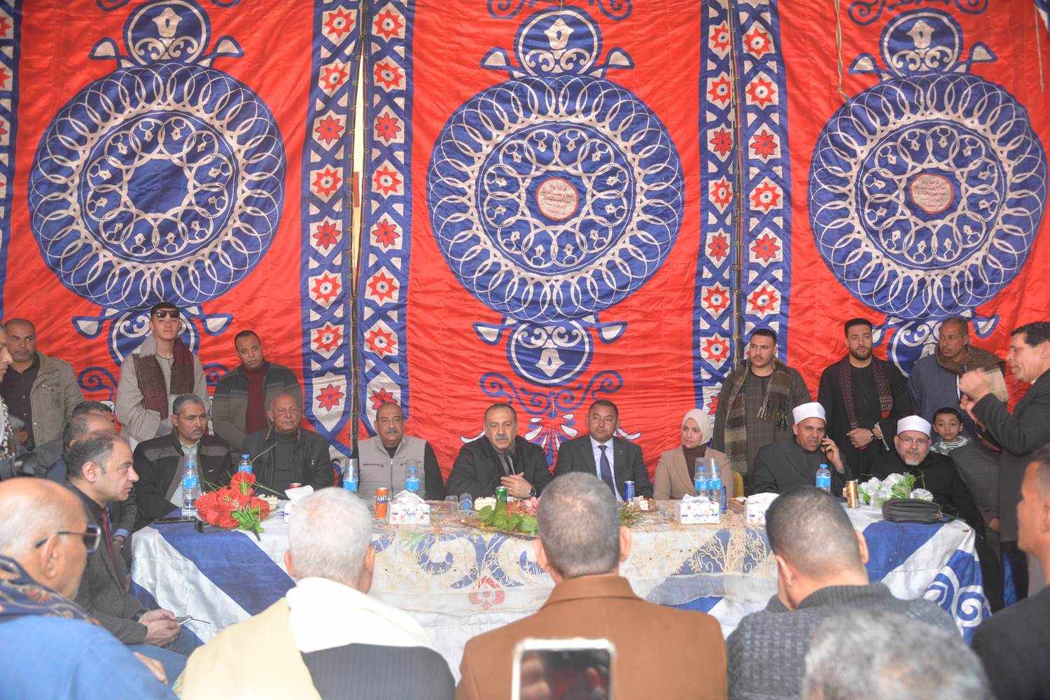 محافظ أسيوط يتابع مشكلات أهالي مركز البداري ويناقش مطالبهم