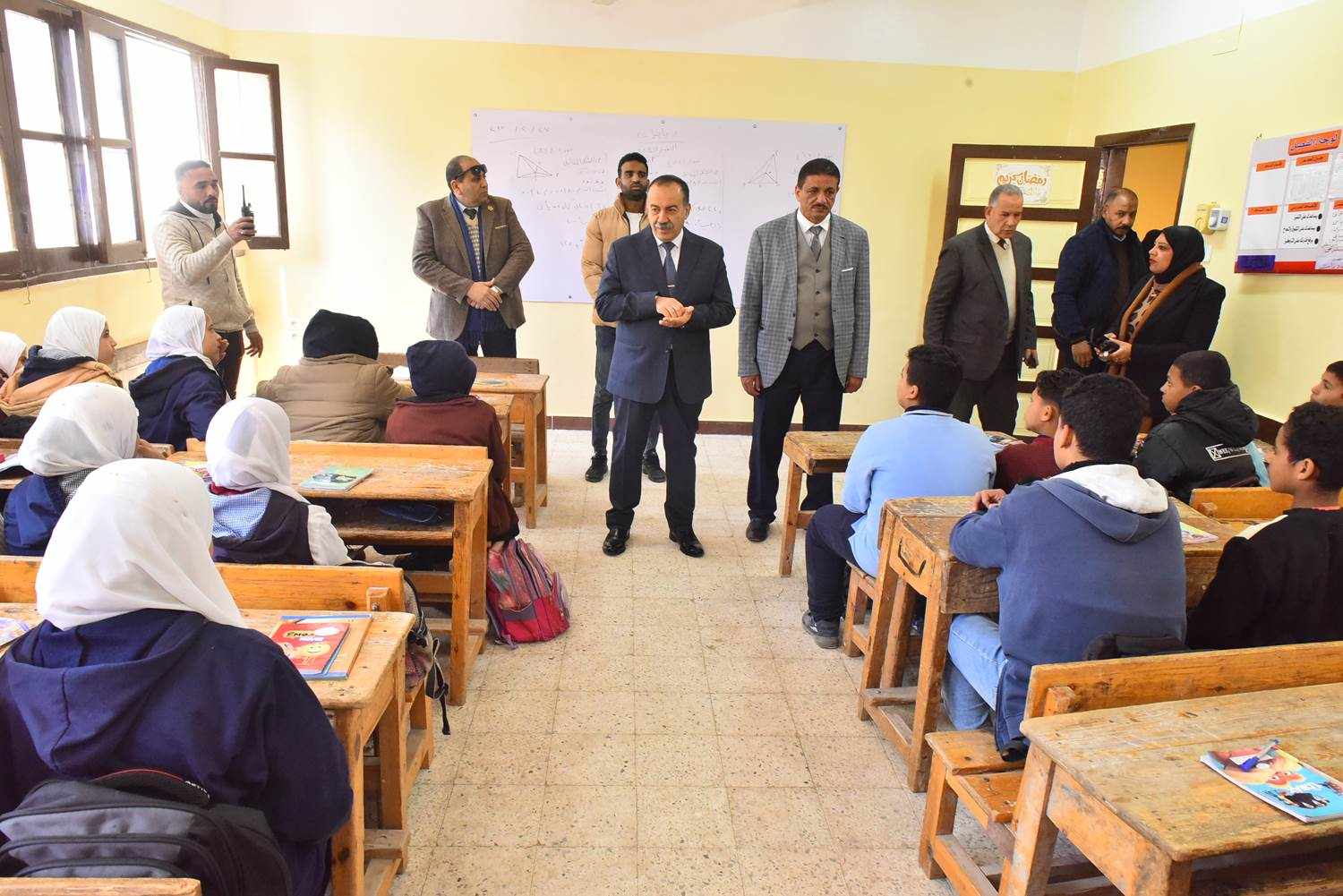 محافظ أسيوط يتفقد مجمع مدارس قرية كوم أبو شيل بمركز أبنوب