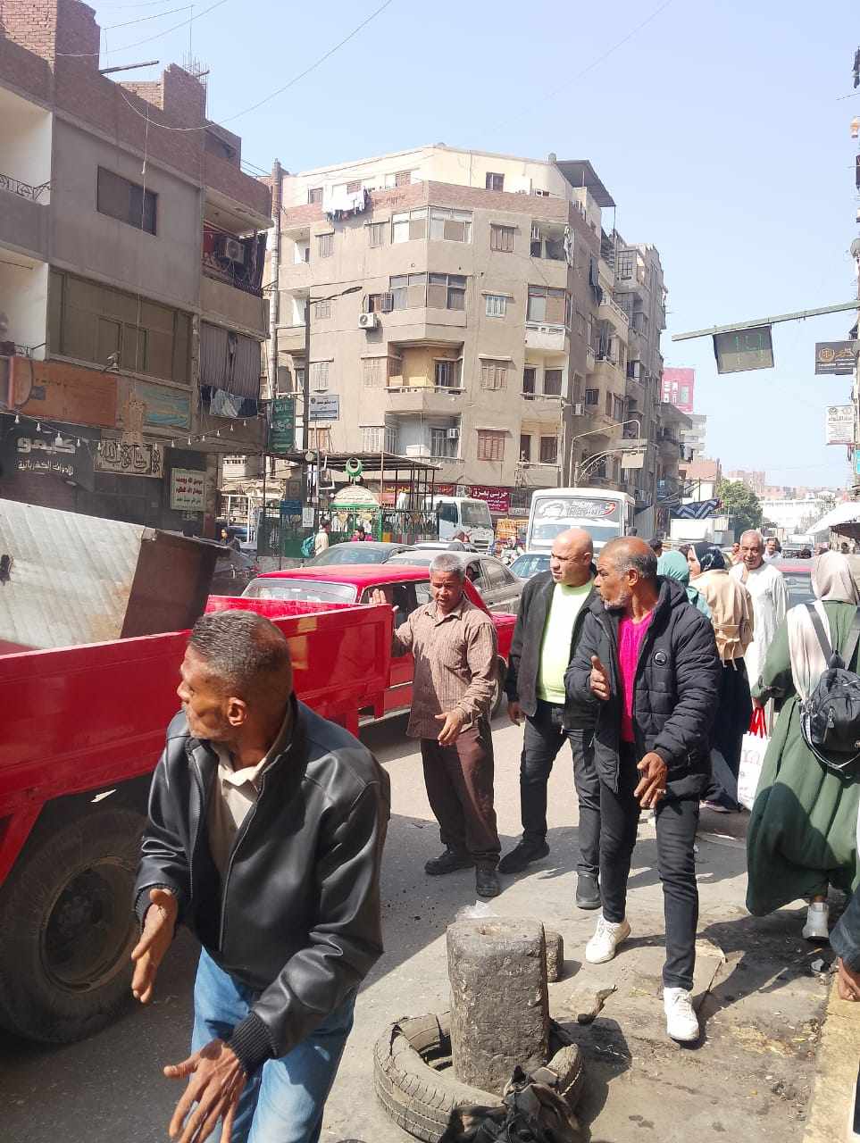 رئيس حي غرب أسيوط يقود حملة مكبرة بميداني المجاهدين والمجذوب