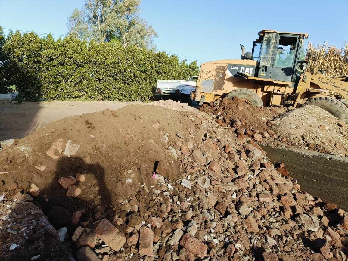 رفع 86 طن من المخلفات بقرى صدفا فى أسيوط