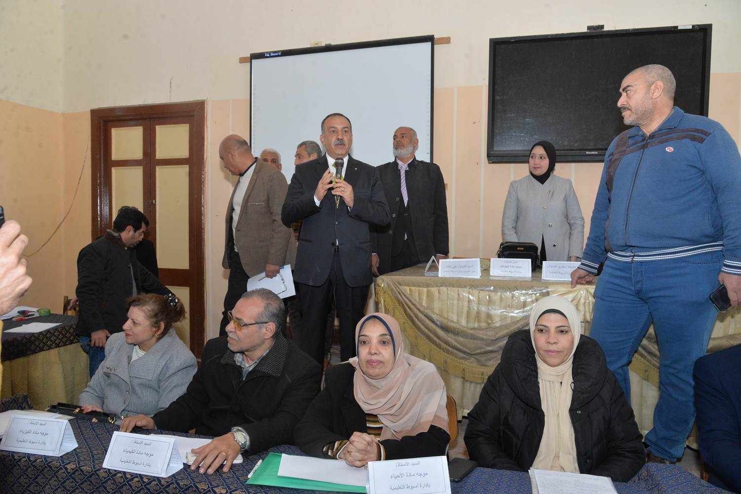 بمشاركة 26 مدرسة.. محافظ أسيوط يشهد مسابقة أوائل الطلبة للمرحلة الثانوية