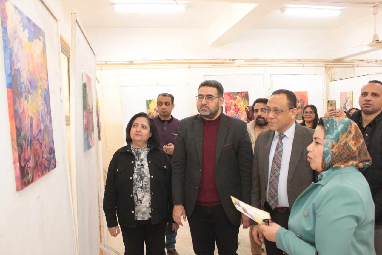 جامعة أسيوط تنظم معرضا فنيا بعنوان “هيولي” بكلية الفنون الجميلة