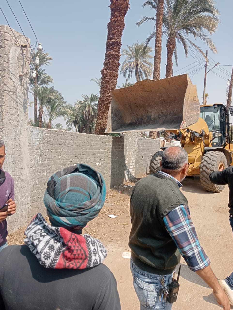 إزالة ٢٠ حالة تعد على أراضي زراعية وأملاك دولة بمركزي أسيوط وصدفا