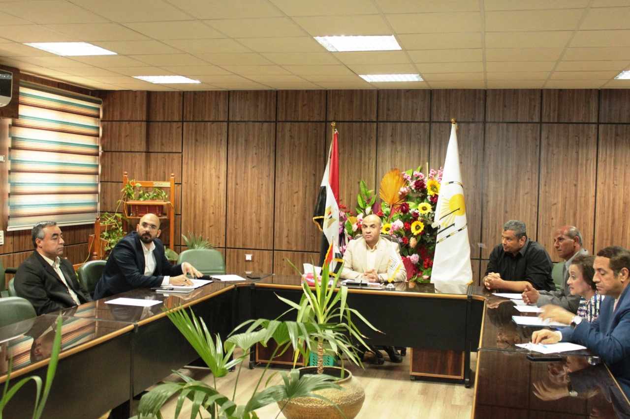 جامعة أسيوط تشهد انعقاد مجلس وحدة مكافحة الآفات المنزلية