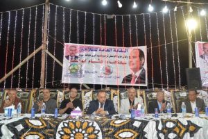 محافظ أسيوط يعقد لقاءًا جماهيرياً مع أهالي جزيرة الواسطى بالفتح