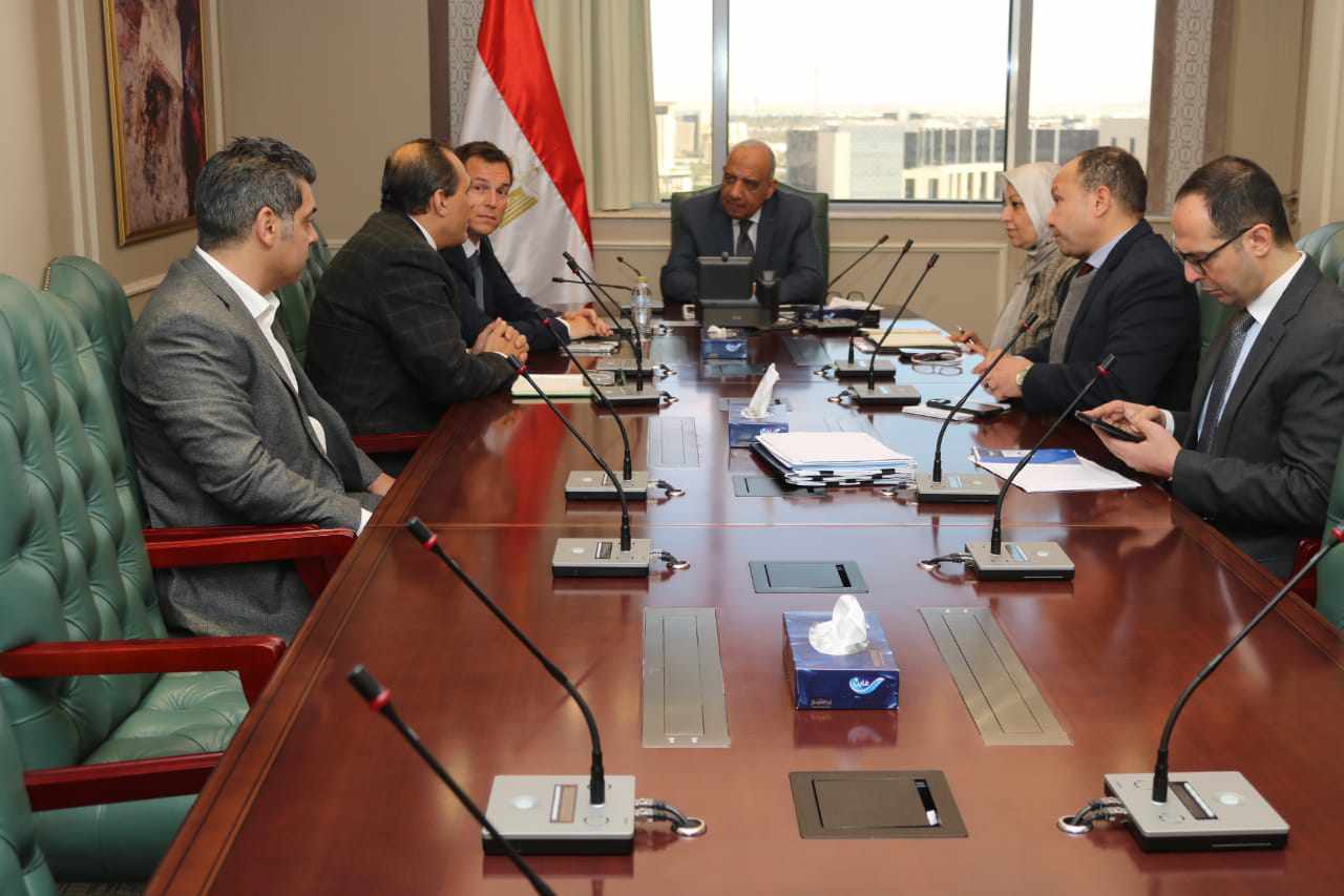 وزير الكهرباء يبحث مع شركة شنايدر إليكتريك التعاون فى مجالات خفض الفقد