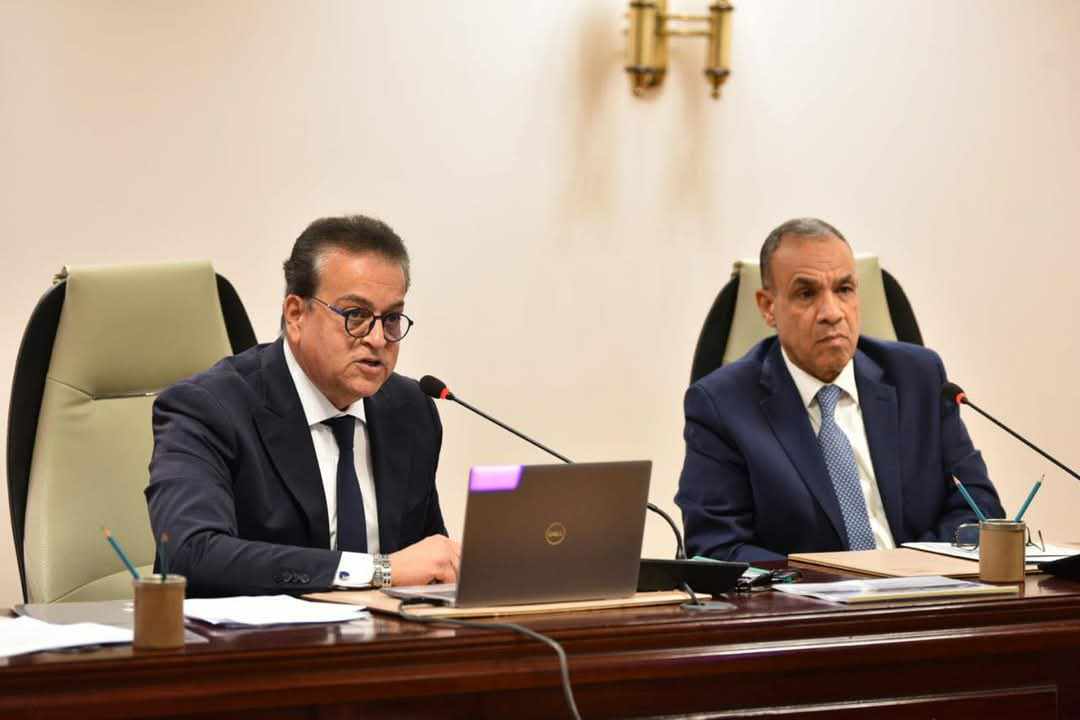 وزير الصحة يعقد اجتماع حول إعادة تأهيل القطاع الصحي بقطاع غزة