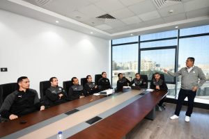  رئيس لجنة الحكام يجتمع بطاقم حكام مباراة القمة قبل إنطلاقها