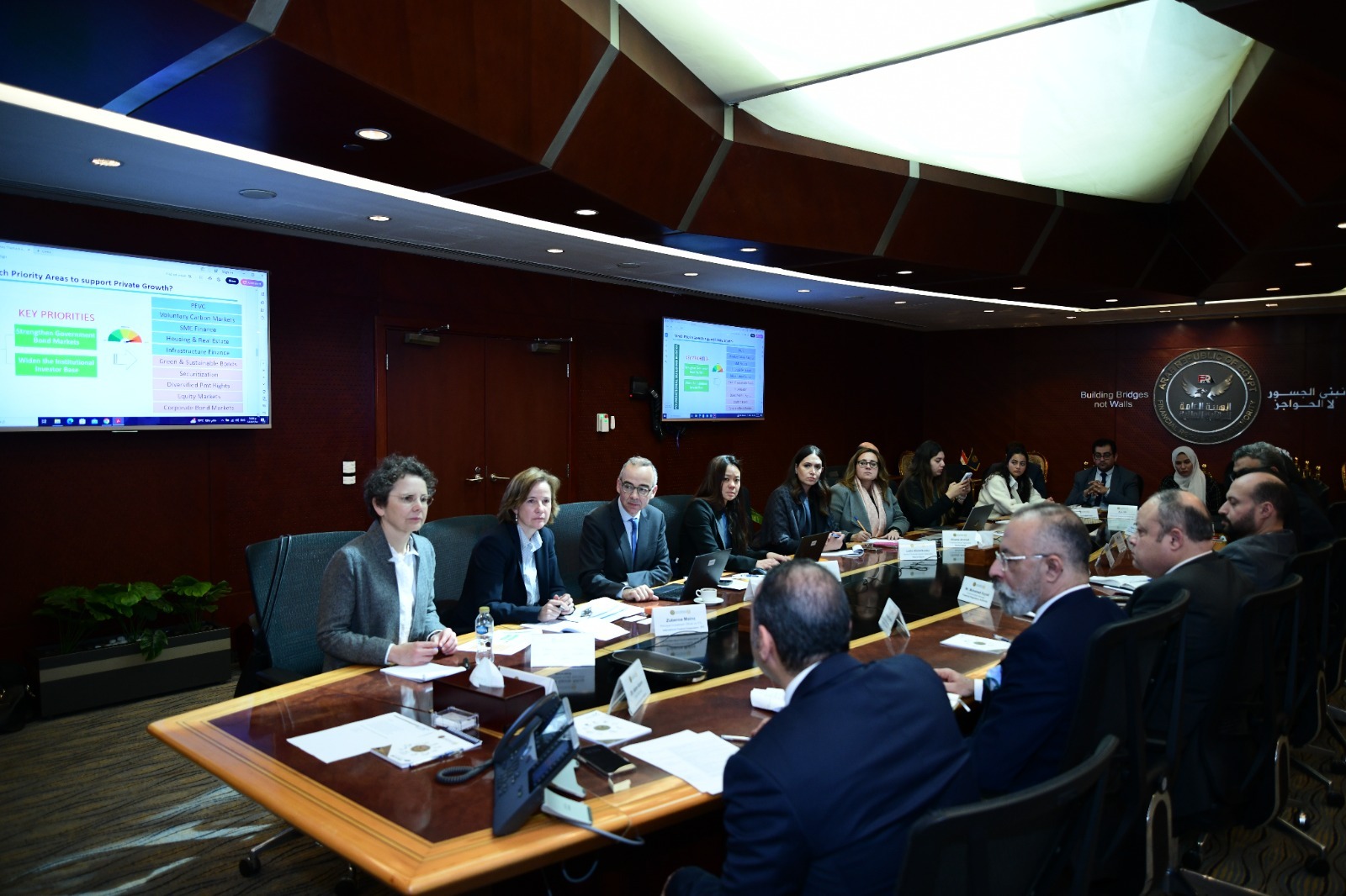 رئيس هيئة الرقابة المالية يعقد اجتماعاً مع البعثة المُشتركة للبنك الدولي ومؤسسة التمويل الدولية لبحث التعاون