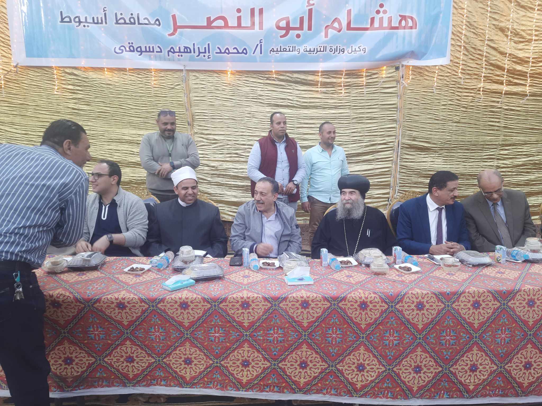 “بحضور المحافظ” تعليم أسيوط ينظم حفل إفطار جماعي للأيتام