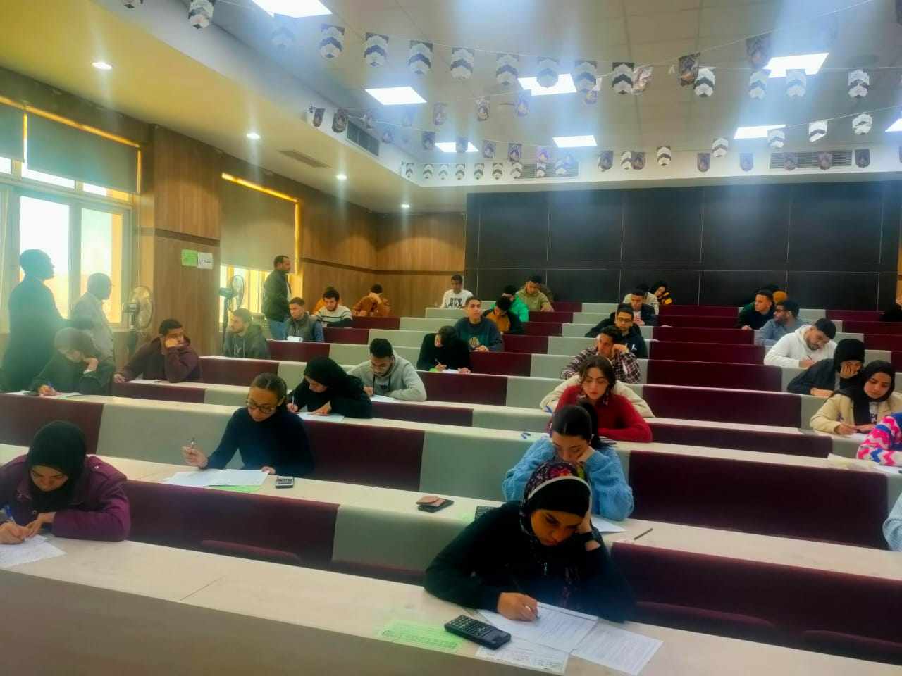 رئيس جامعة أسيوط يتابع امتحانات منتصف الفصل الدراسي الثاني 2024/ 2025