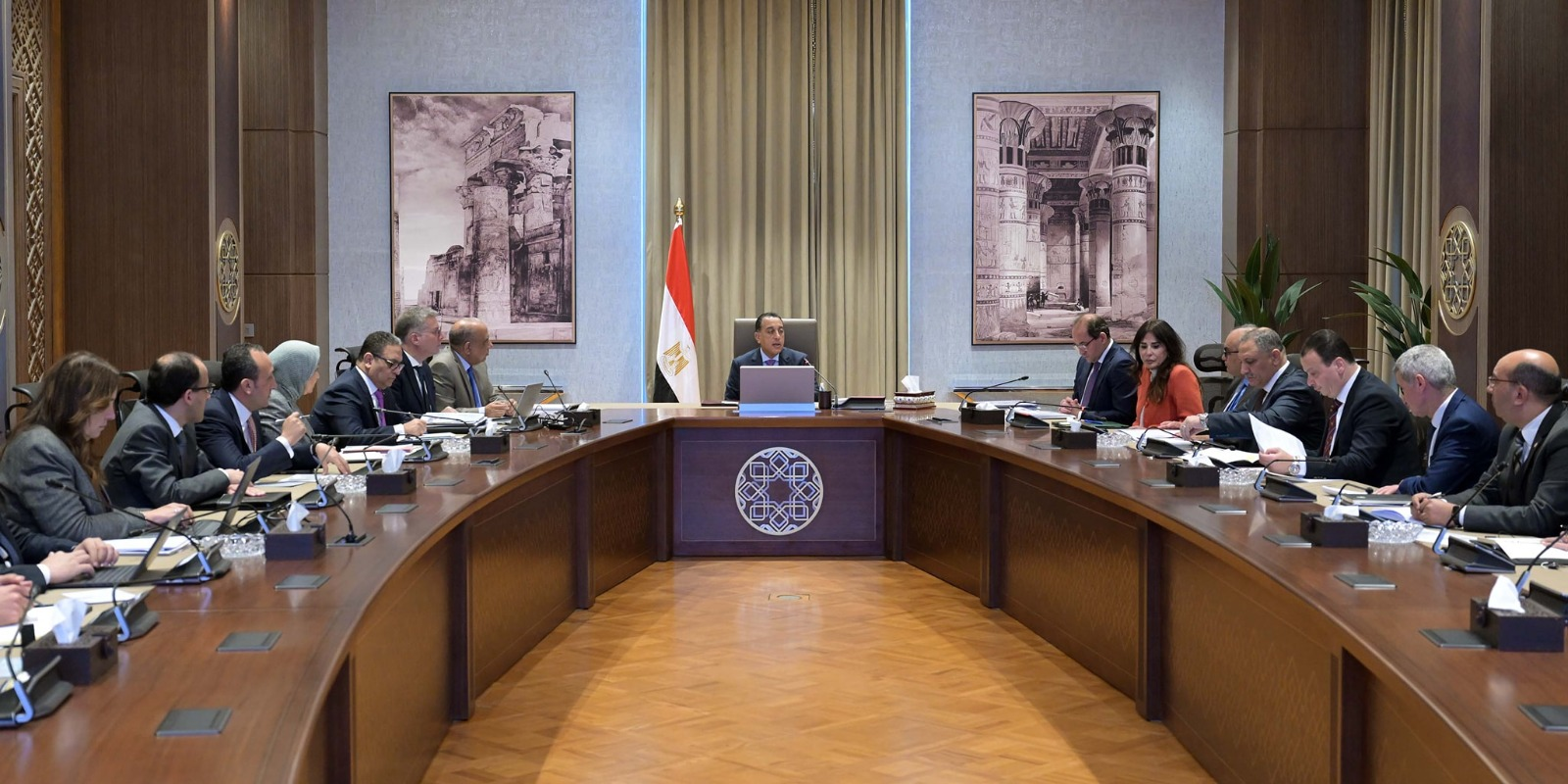 رئيس الوزراء يتابع موقف الوقود والغاز ترقبا لفصل الصيف