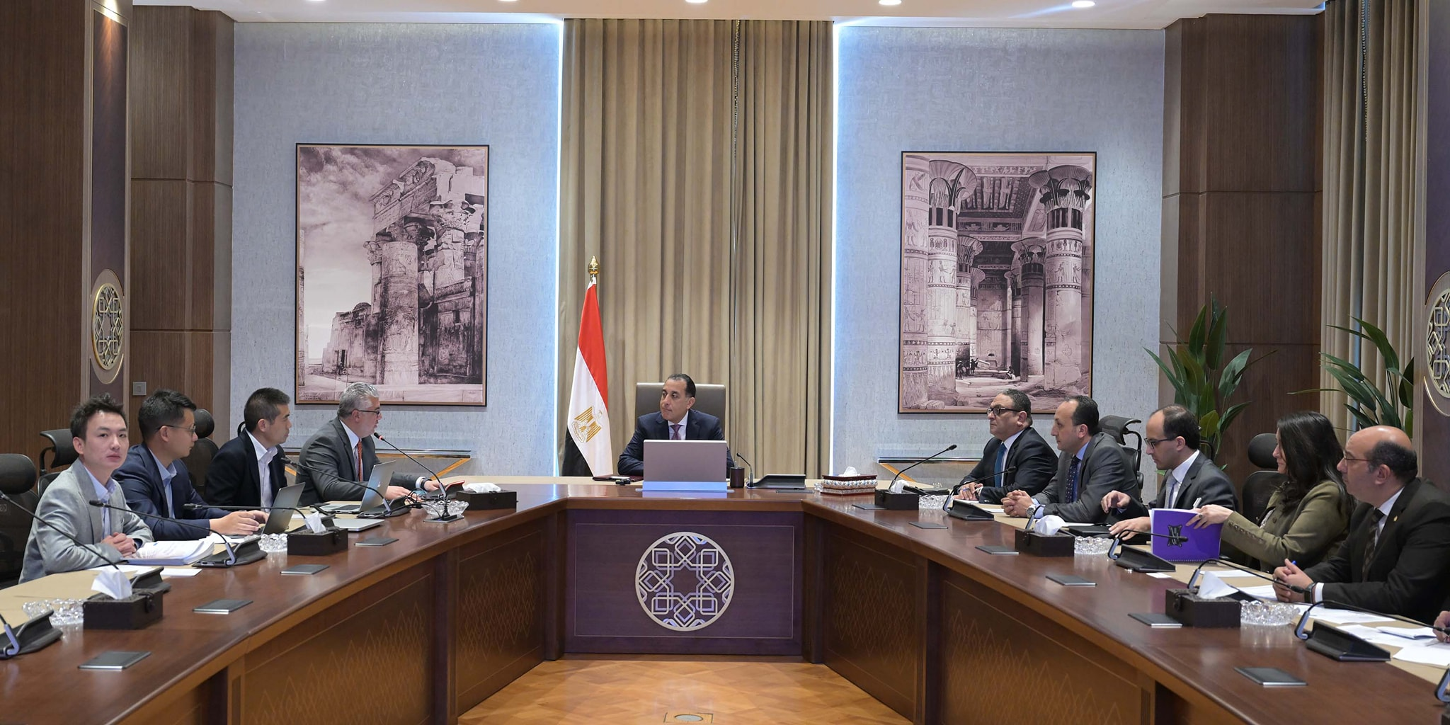 مدبولي يستقبل رئيس ثالث أكبر شركة لزجاج الألواح الشمسية