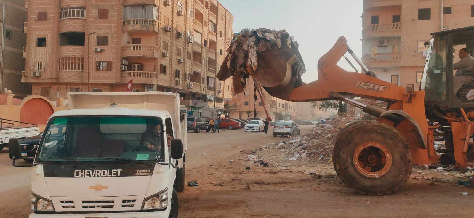 حملات مكثفة للنظافة في حدائق الأهرام لرفع كفاءة الشوارع فى الجيزة