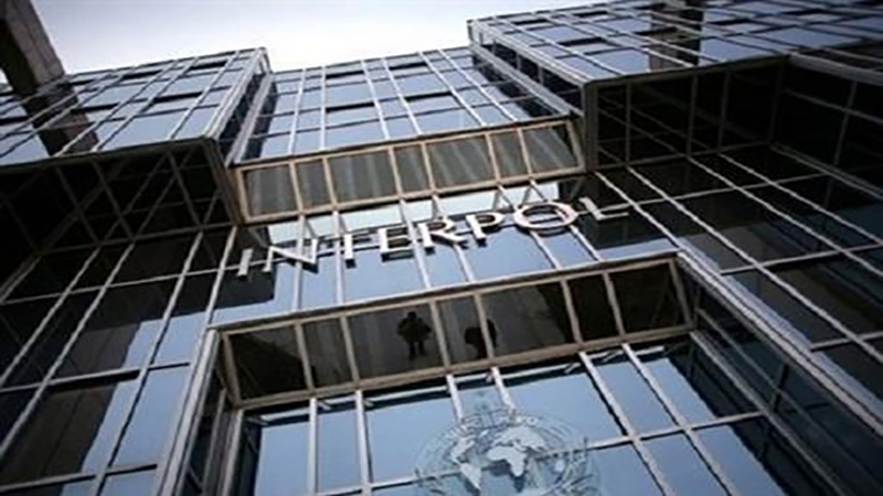 النيابة خاطبت الانتربول لملاحقته ..صاحب “السراج مول” من المطار إلى الكلابشات