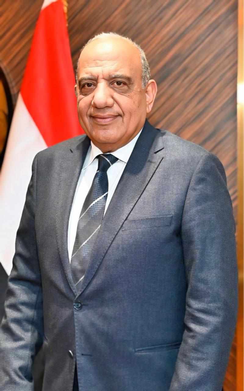 محمود عصمت يهنىء العاملين بوزارة الكهرباء وهيئاتها وشركاتها بعيد الفطر المبارك