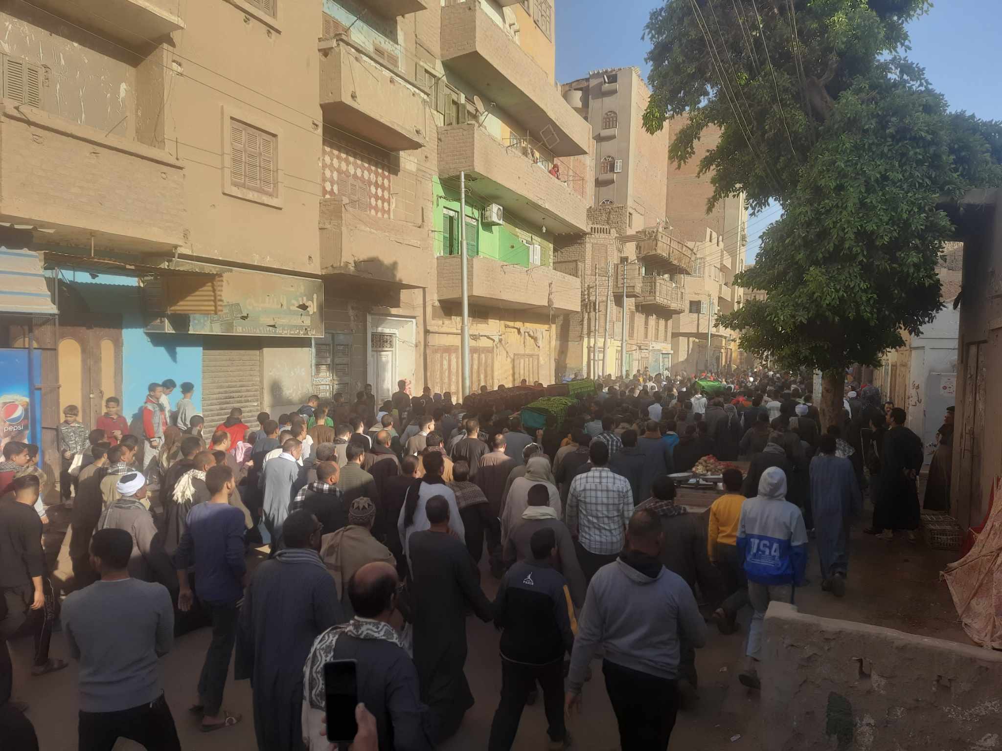 تشييع جثامين 5 ضحايا لقوا مصرعهم في انهيار منزل بأسيوط