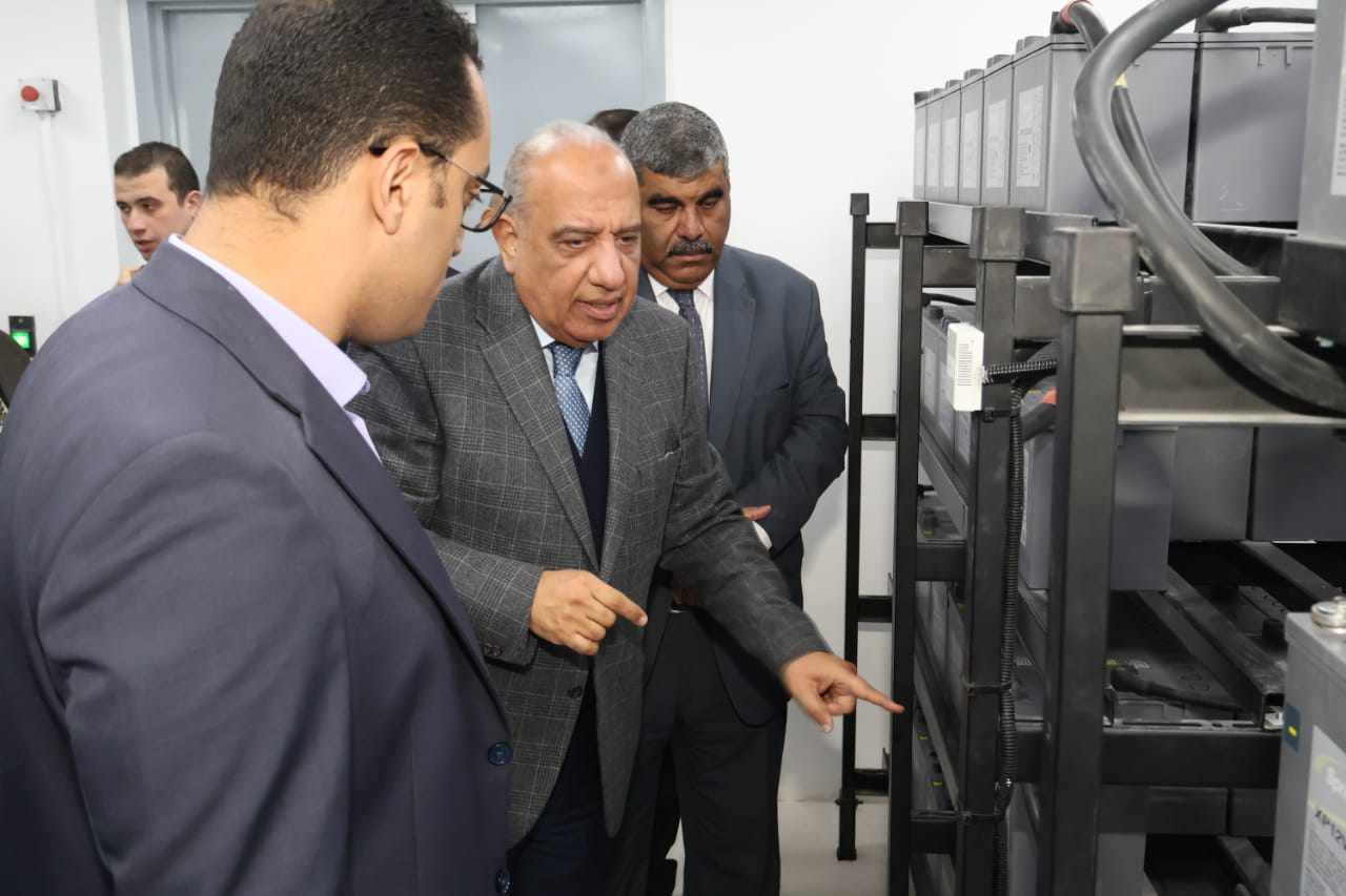 خلال زيارته بالإسماعيلية.. وزير الكهرباء والمحافظ يفتتحان عدد من المراكز بشركة القناة 