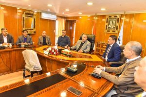 محافظ أسيوط يجتمع مع وكلاء الوزارات لمتابعة الاستعدادات لعيد الفطر المبارك