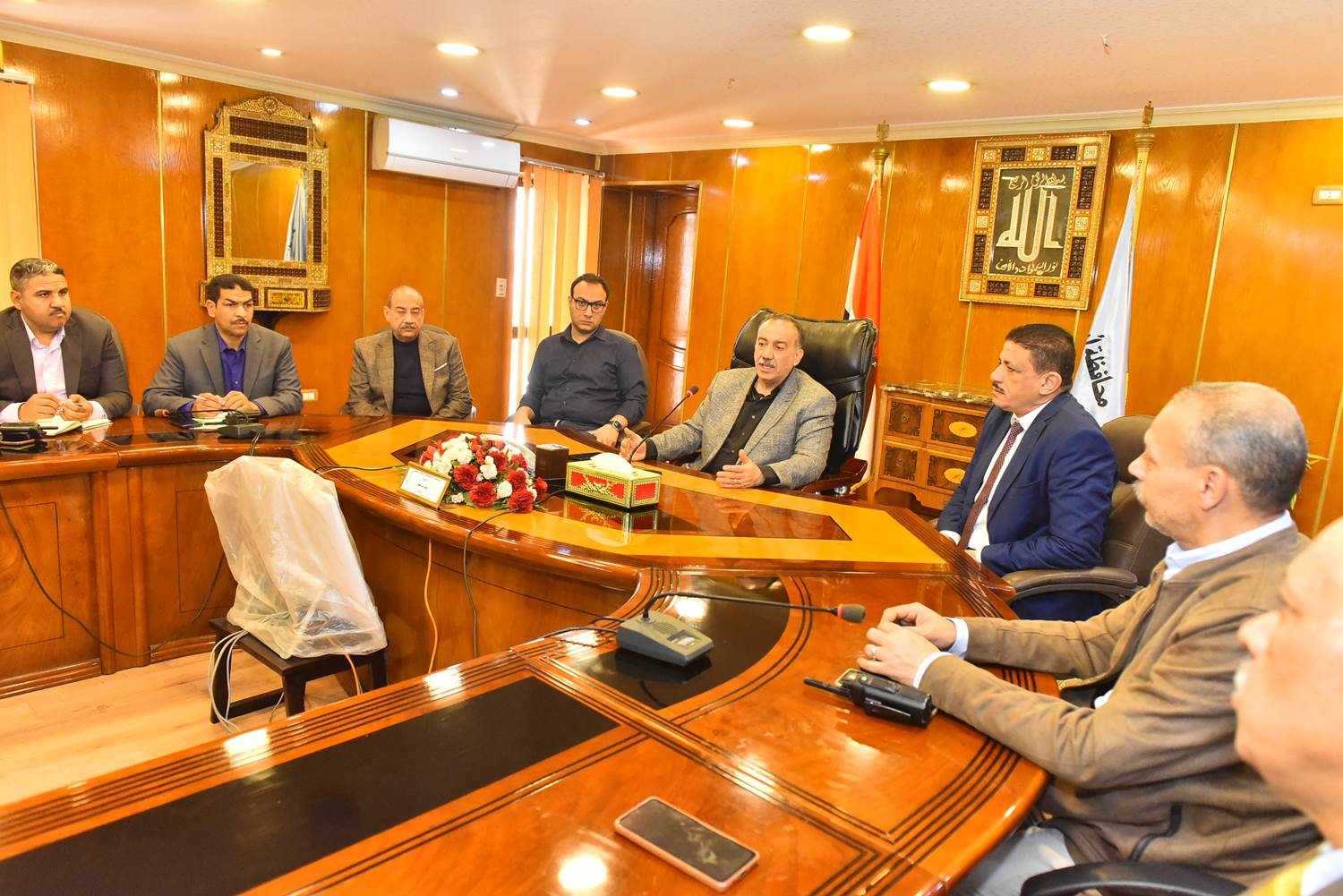 محافظ أسيوط يجتمع مع وكلاء الوزارات لمتابعة الاستعدادات لعيد الفطر المبارك