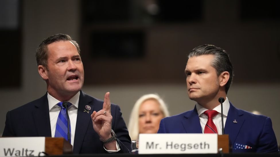 دردشة سيجنال.. “ذا أتلانتيك” تنشر خطة الهجوم الأمريكي ضد الحوثيين (صور)