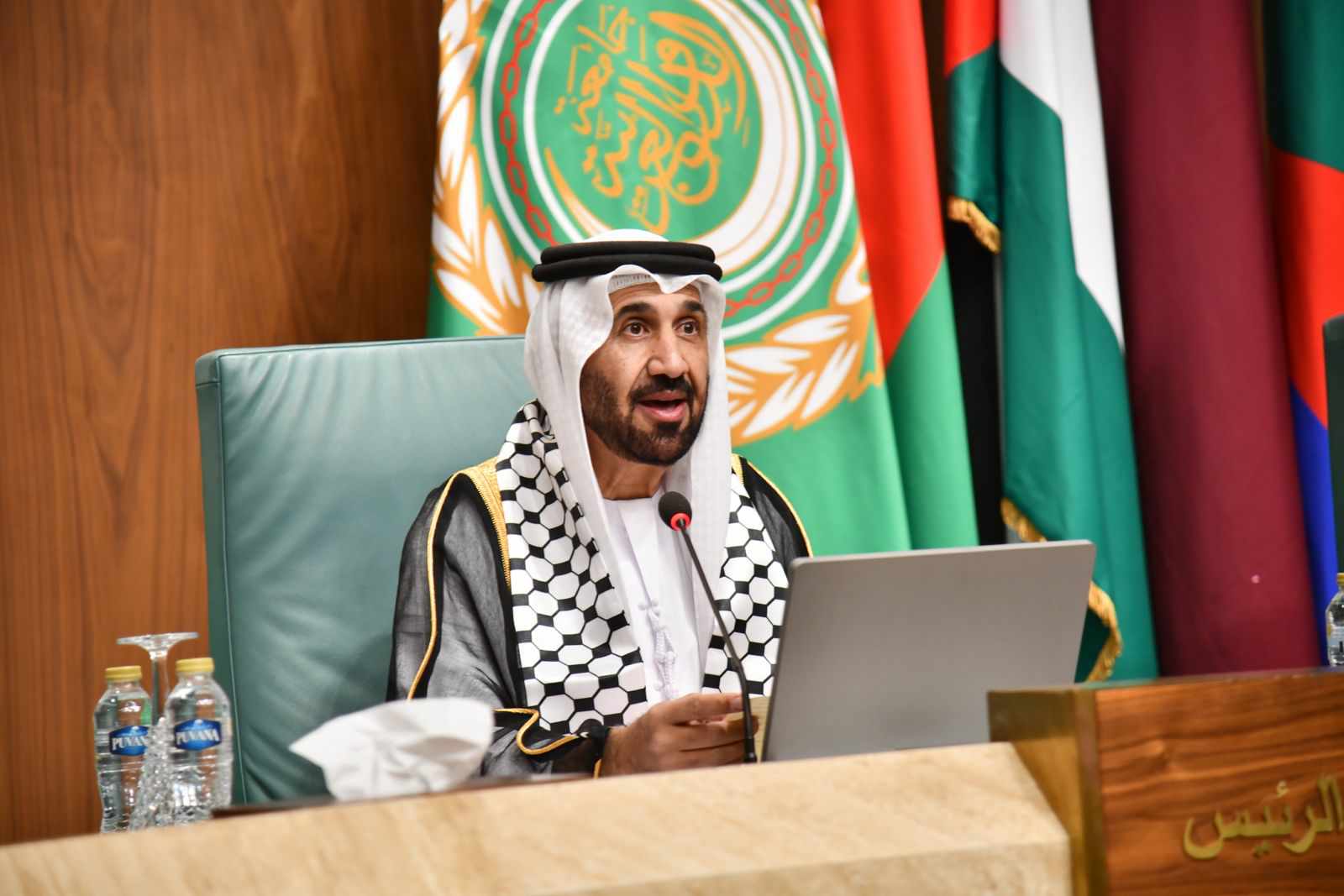 رئيس البرلمان العربي يشيد بمخرجات القمة العربية الطارئة في القاهرة