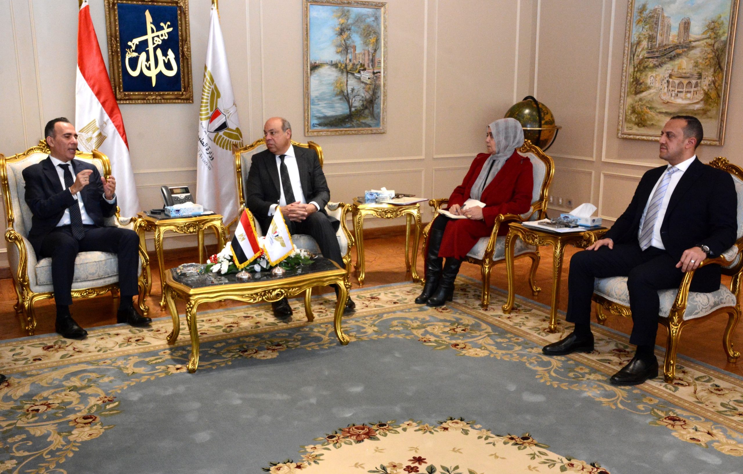 وزير الطيران المدني يبحث مع وفد “سيتا” العالمية التعاون في مجال التحول الرقمي بالمطارات المصرية