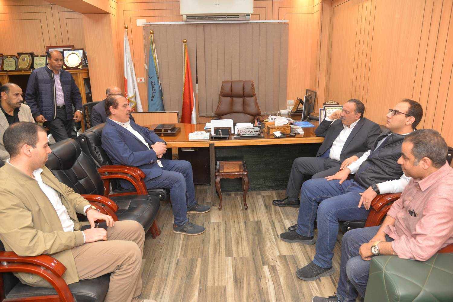 محافظ أسيوط يؤكد أهمية تضافر الجهود لتقديم خدمات صحية للمواطنين بالقرى والمراكز