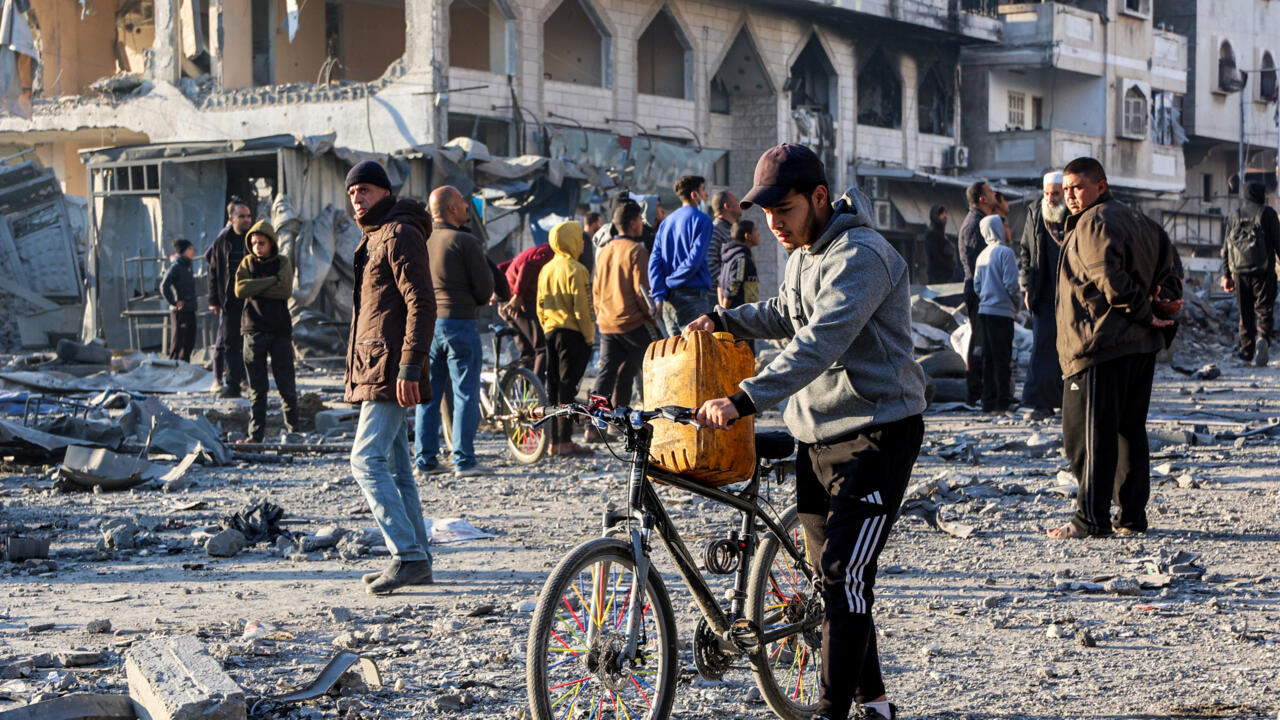 اتفاق غزة يواجه المجهول.. “المرحلة الثانية” أم “هدنة مؤقتة” في رمضان