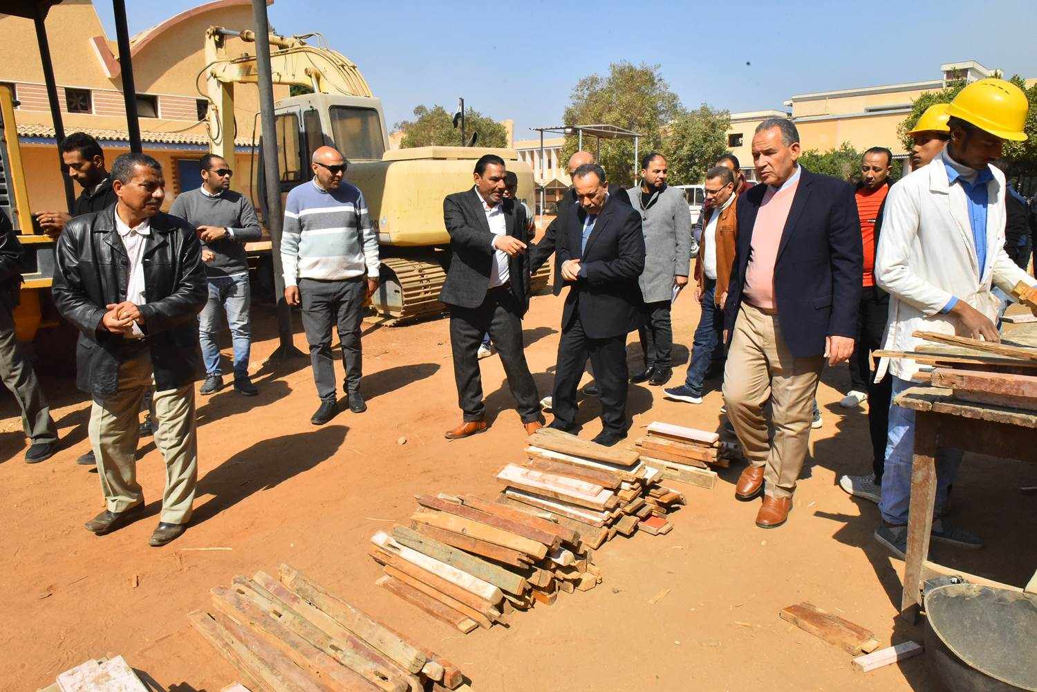 محافظ أسيوط يتفقد ورش مدرسة أسيوط الثانوية الميكانيكية بحي غرب