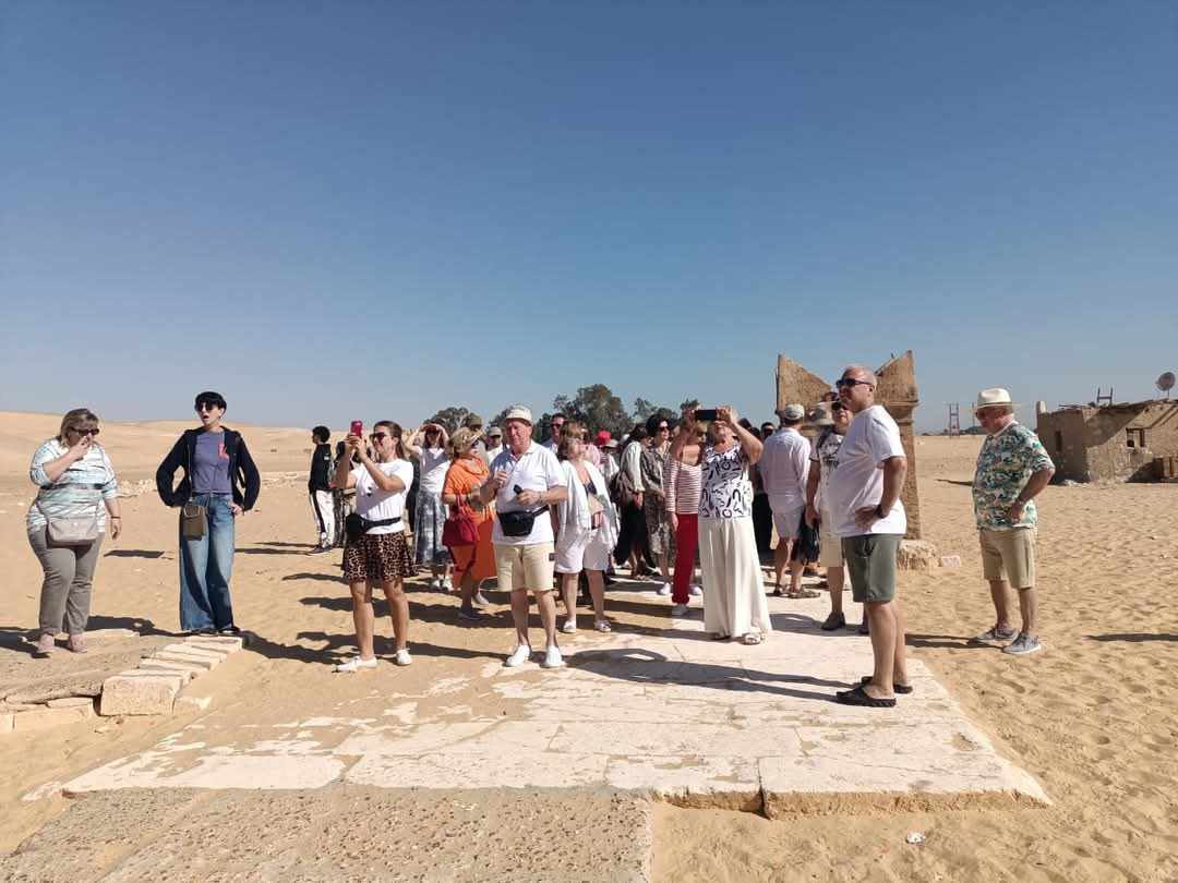 رواج سياحي بالمنيا وفود أجنبية من جنسيات مختلفة تزور المواقع الأثرية بالمحافظة