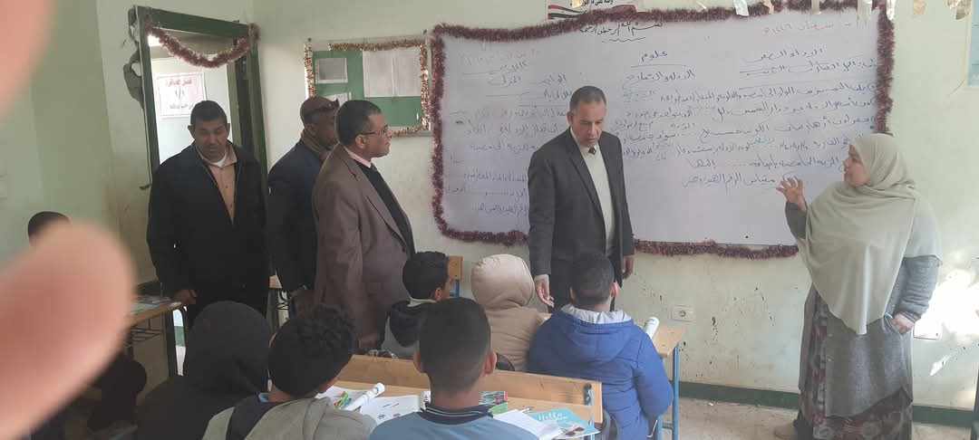 وكيل تعليم أسيوط يتفقد بعض مدارس إدارة أبوتيج التعليمية