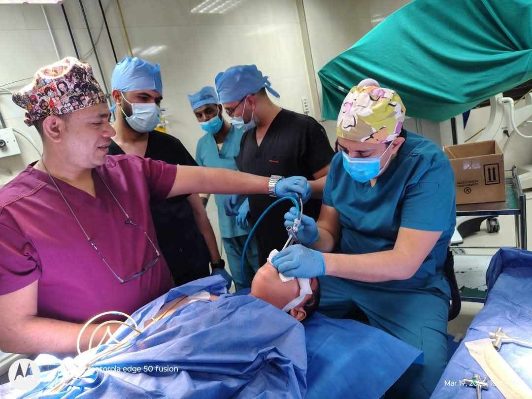 فريق طبي بجامعة أسيوط ينقذ طفلا تعرض لتهتك بعظام الجمجمة