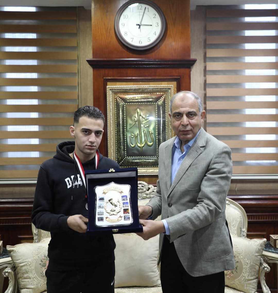 محافظ المنيا يكرم اللاعب جمال اكرم أصغر بطل قتالي على مستوى الجمهورية