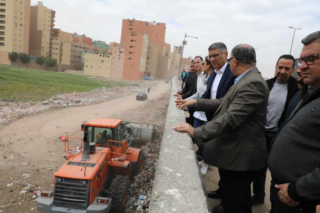 محافظ الجيزة يتفقد أعمال تحسين الصورة البصرية للطريق الدائري