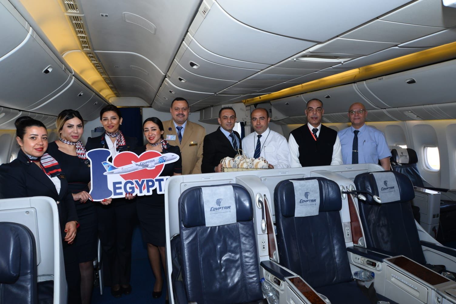 مصر للطيران تشارك المسافرين الاحتفال بشهر رمضان المعظم