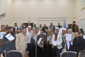 تسليم 120 نموذج “٨” للتصالح في بعض مخالفات البناء بمركز البداري بأسيوط