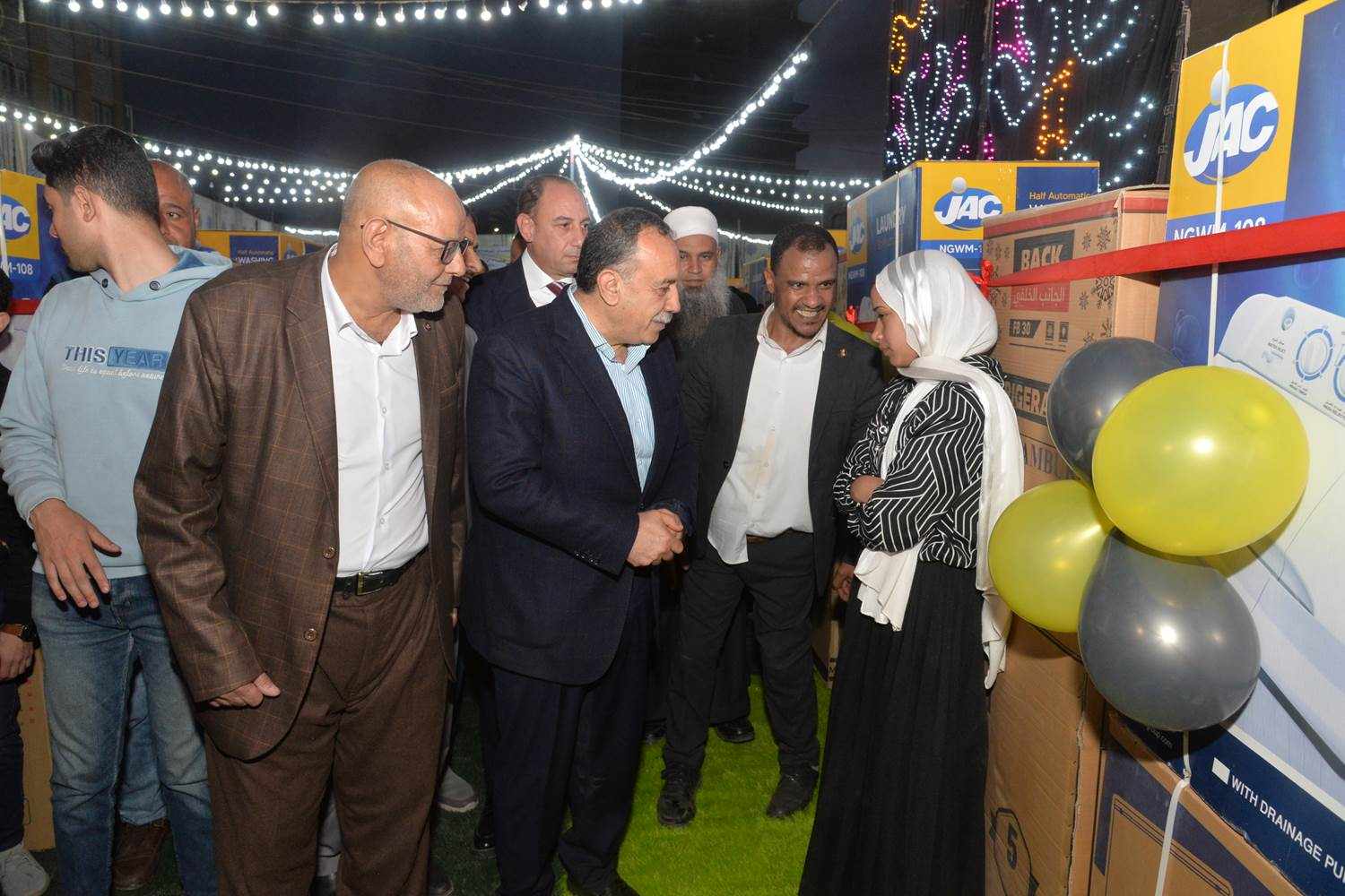 محافظ أسيوط يشهد توزيع ٣٠ جهاز عروسة أثناء مشاركته الإفطار الجماعي بديروط