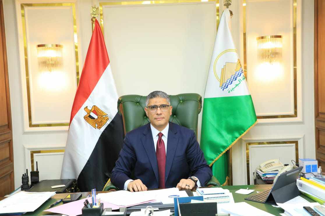 محافظ الجيزة يوجه بتكثيف حملات المتابعة والضبط لحركة سيارات السرفيس بالمواقف